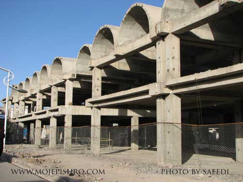 بازار تازه تاسیس از نمای دیگر / ساختمانها نیمه کاره در حال تکمیل